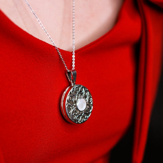 Large circular locket locket with mother of pearl inset