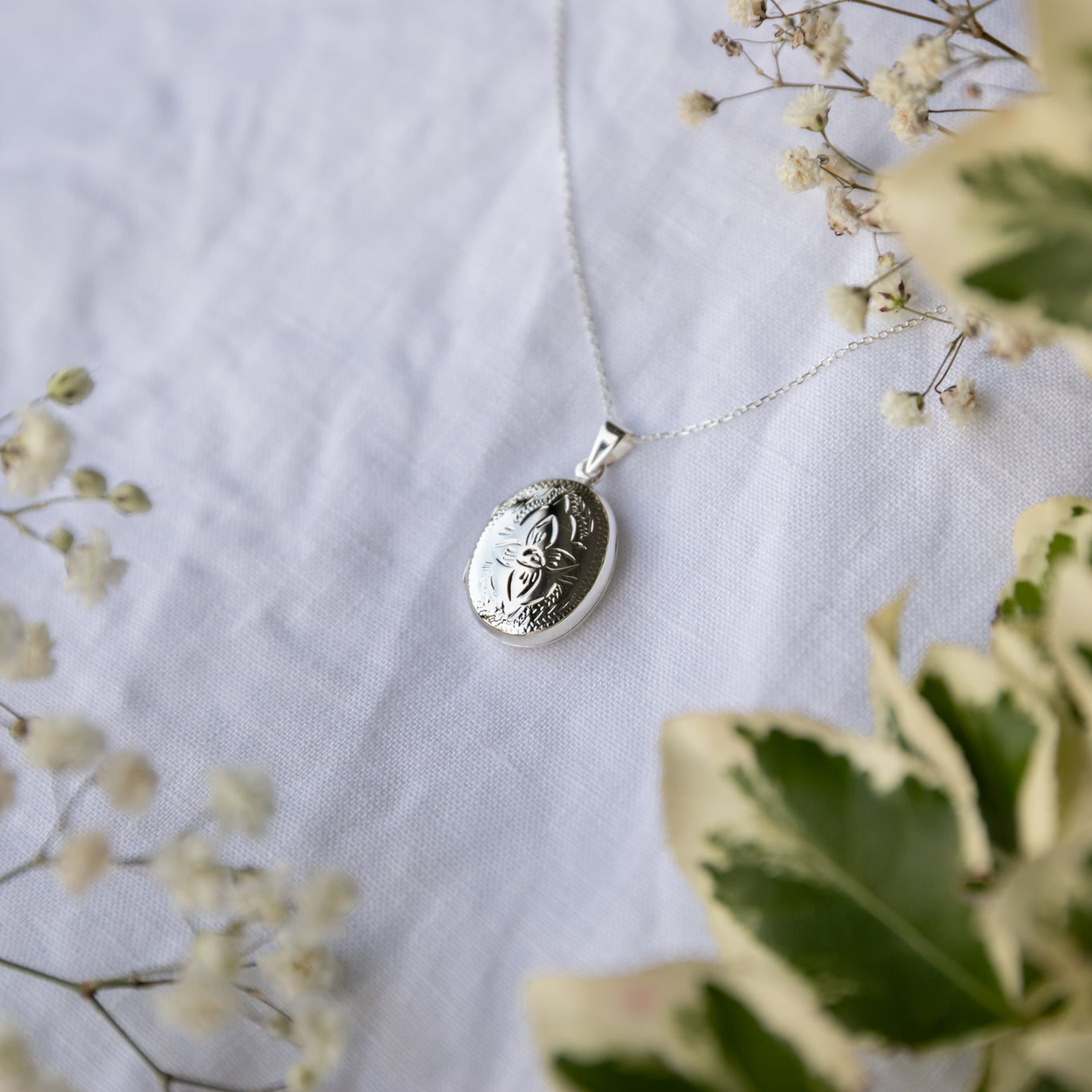 Oval picture locket necklace